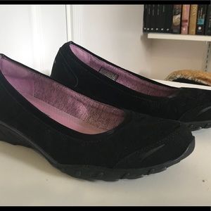 Skechers woman’s slip on black shoes